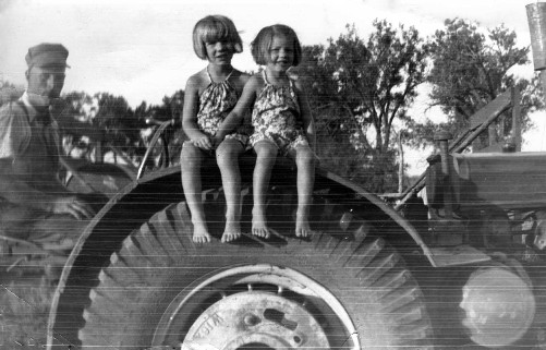 Vaden Sams on his John Deere with Dixie Lee Sams & Dana Lou Sams