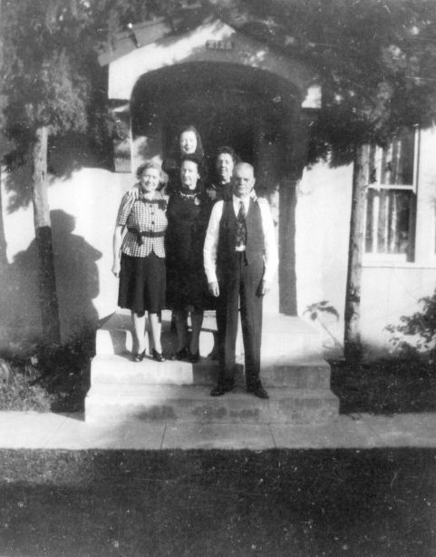 Mary (Holmes) Stevens, Clara (Holmes) Henry, Charlotte Holmes, Clara (Naylor) Holmes, Joe Holmes in front of Joe house