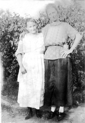 Mary Magelan (Holmes) Stevens & Essa Dimmitt