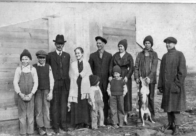 (L-R) Charles G. Frain, Rueben Garold Frain, James Gordon Alley, Mary Alzadie (Cox) Alley, Gene Frain, Lawrence Frain, Torrance Frain, Mary Lavina (Alley) Frain, Theodore E. Frain, Rueben Alley