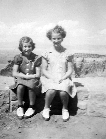 Dana Lou Sams & Dixie Lee Sams in Colorado