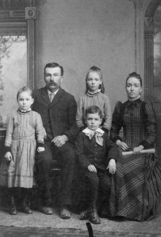 Alley Family - Mary, James Gordon, Rueben, Anna, Mary Alzadie Cox