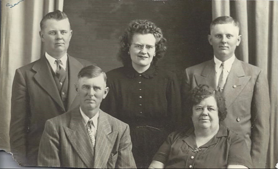 Hugo Sandahl and Mabel Cecelia Ledell Family - Front Row (L-R) Hugo, Mabel Cecelia - Back Row (L-R) Virgil LaVern, Pearl Annabell, Willard Henry