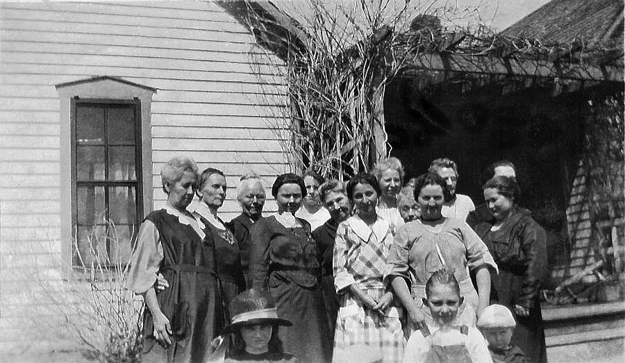 At Doc Notherns - Front Row (L-R):Ray Nothern, Bill Steven 2nd Row:Alice Nothern, Mary (Holmes) Stevens 3rd Row:Lavina (Alley) Frain, Martha Halsey, Hatti McCall  4th Row: Minnie Hill