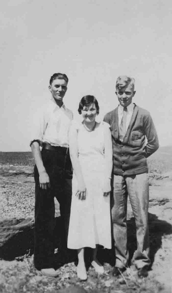 Taken in Pitts pasture. Mom's club had dinner at Pitts one Sunday.  Us kids all went walking. There was a gang of us Larry Custin, Charlotte Stevens &  Lloyd Hudson